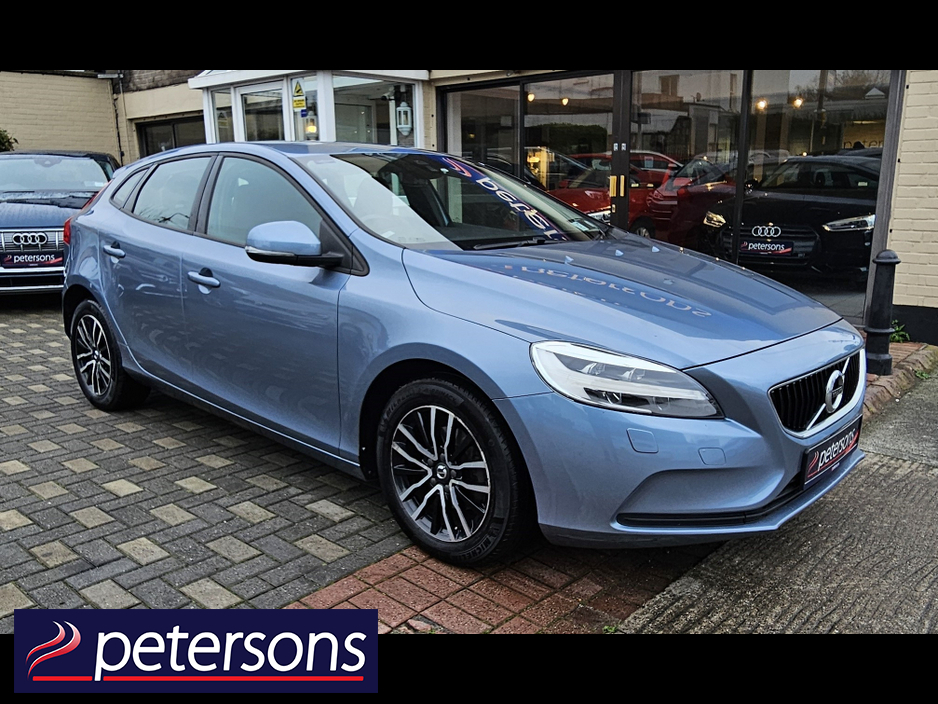2017 Volvo V40 2.0 D2 MOMENTUM NAV + 120BHP 5DR €12,950