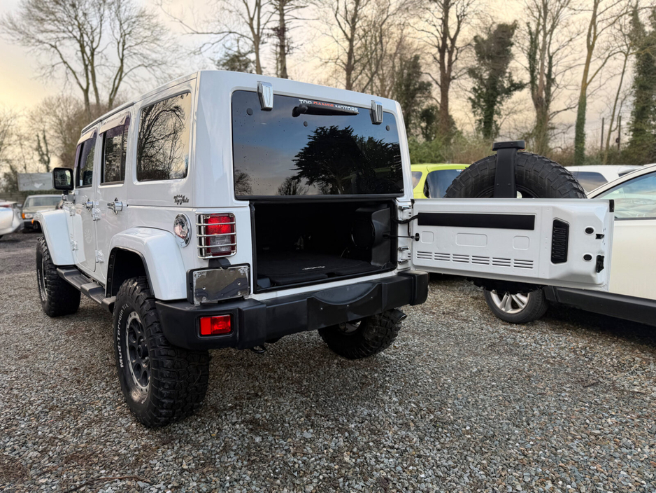 2014 Jeep Wrangler - image 9