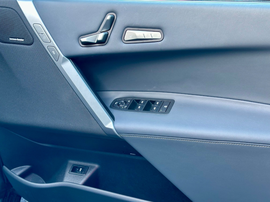 2025 BMW iX - image 10