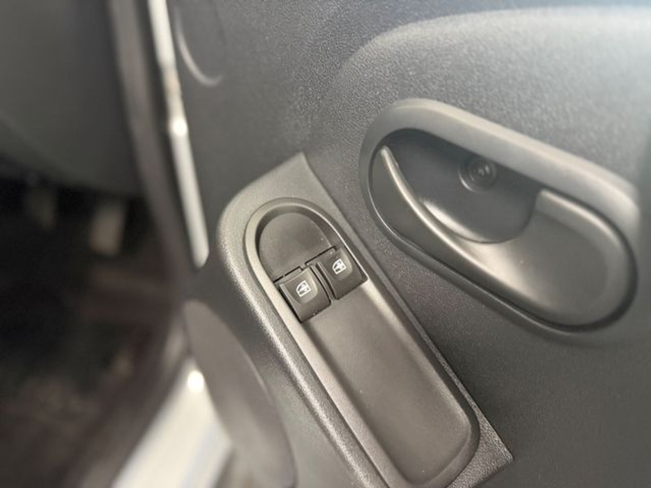 2017 Dacia Duster - image 11