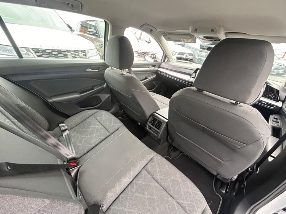 2023 Volkswagen Golf - image 11