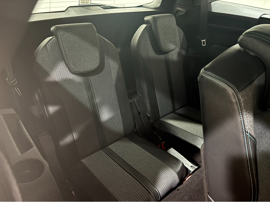 2022 Peugeot 5008 - image 12