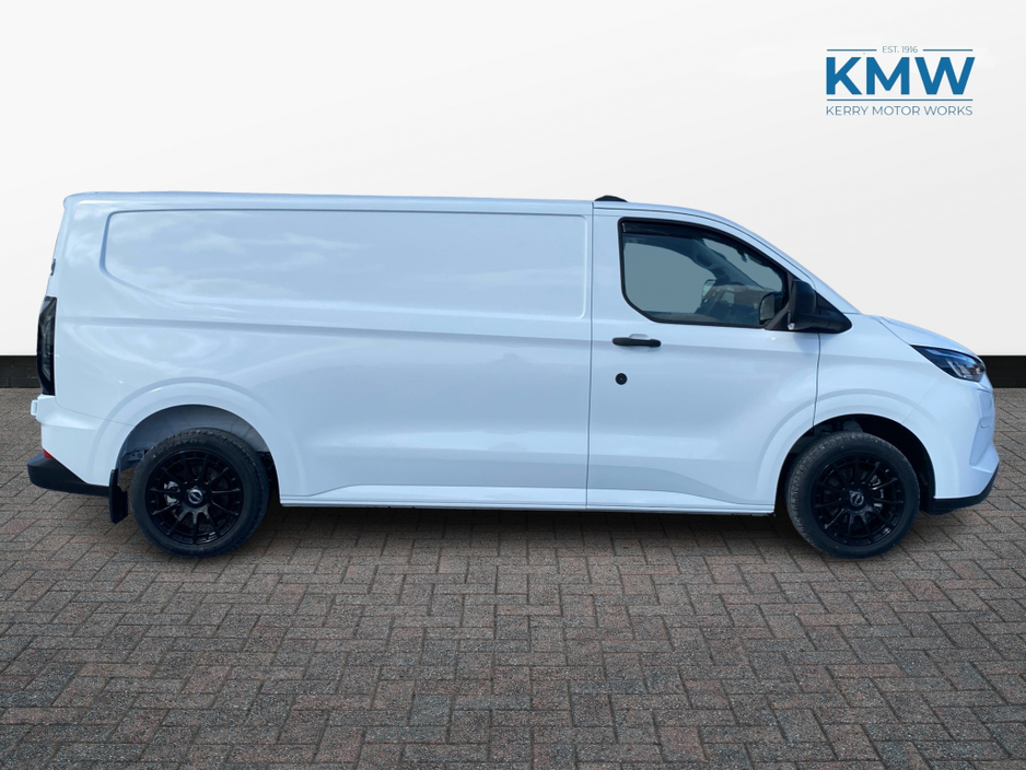 2026 Ford Transit Custom - image 6