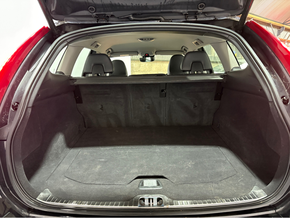 2017 Volvo XC60 SE NAV D4 2.0 TD B4 R-DESIGN MHEV 197BHP €15,950