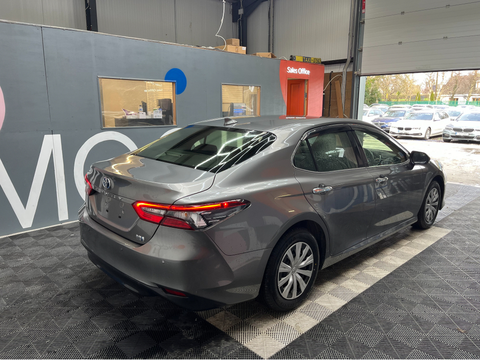 2022 Toyota Camry - image 2