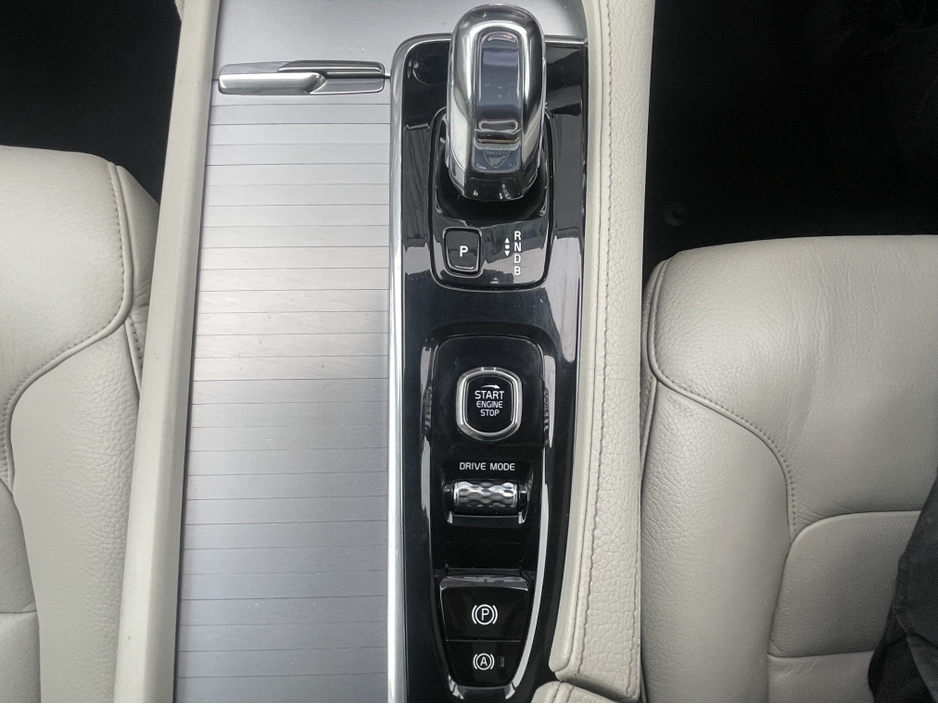 2019 Volvo XC90 T8 AWD PHEV 5DR AUTO R-DESIGN €36,950