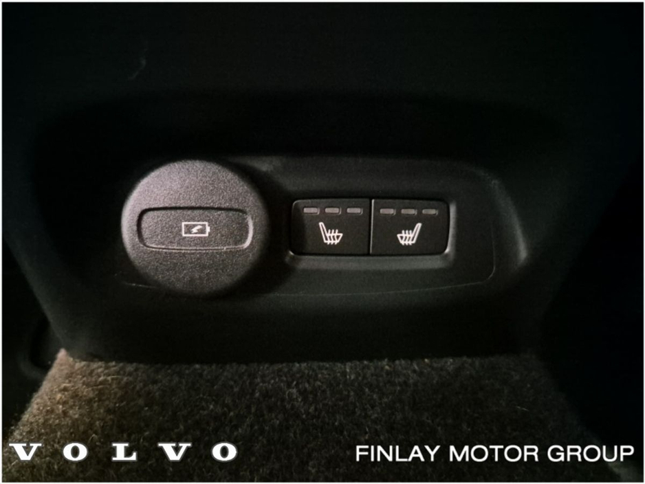 2022 Volvo XC40 - image 27