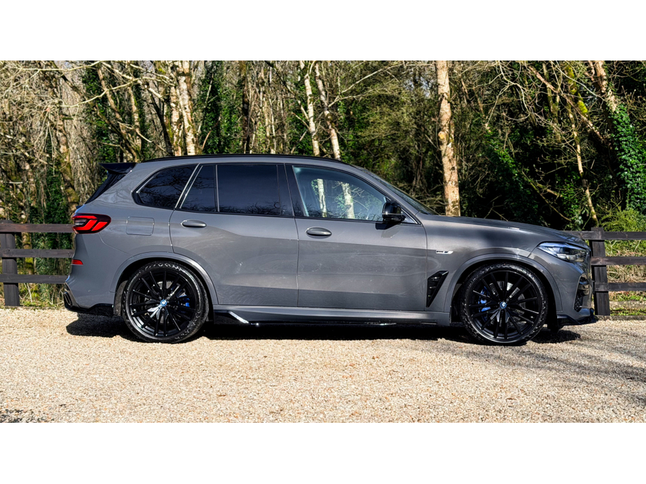 2022 BMW X5 - image 2