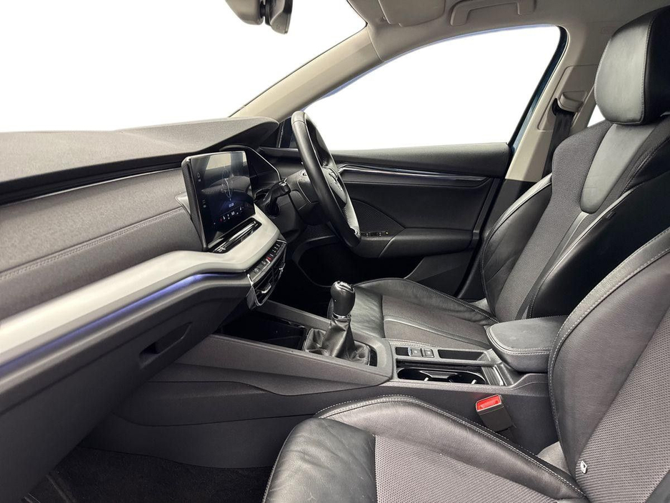 2023 Skoda Octavia - image 2