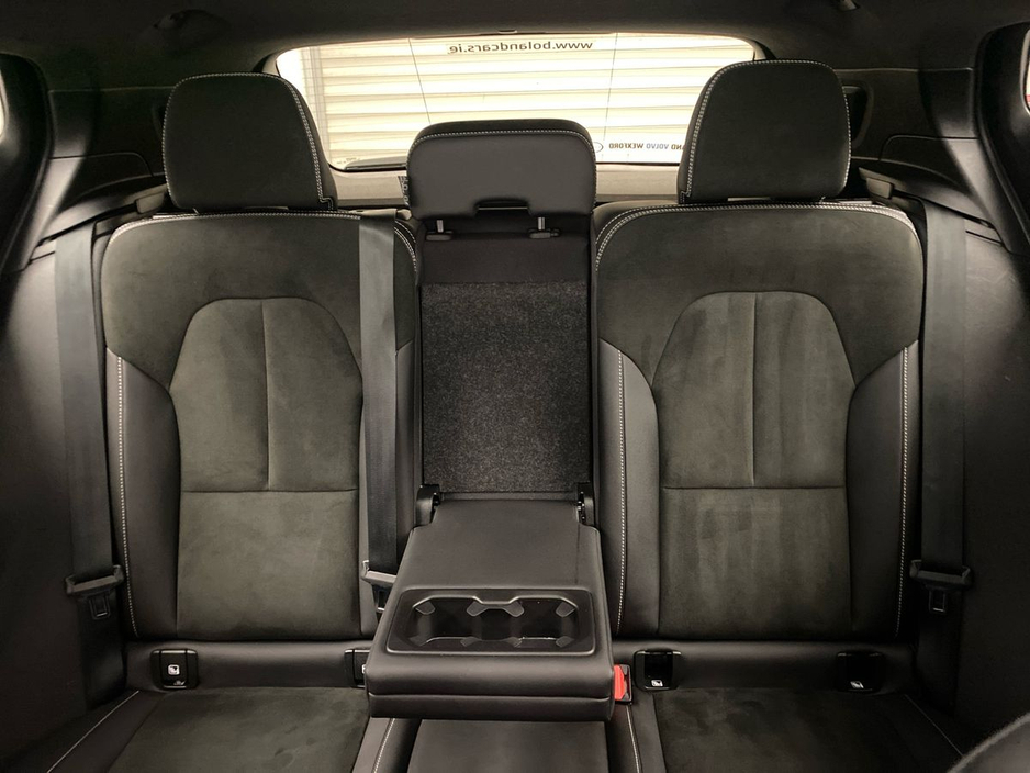 2022 Volvo XC40 - image 30