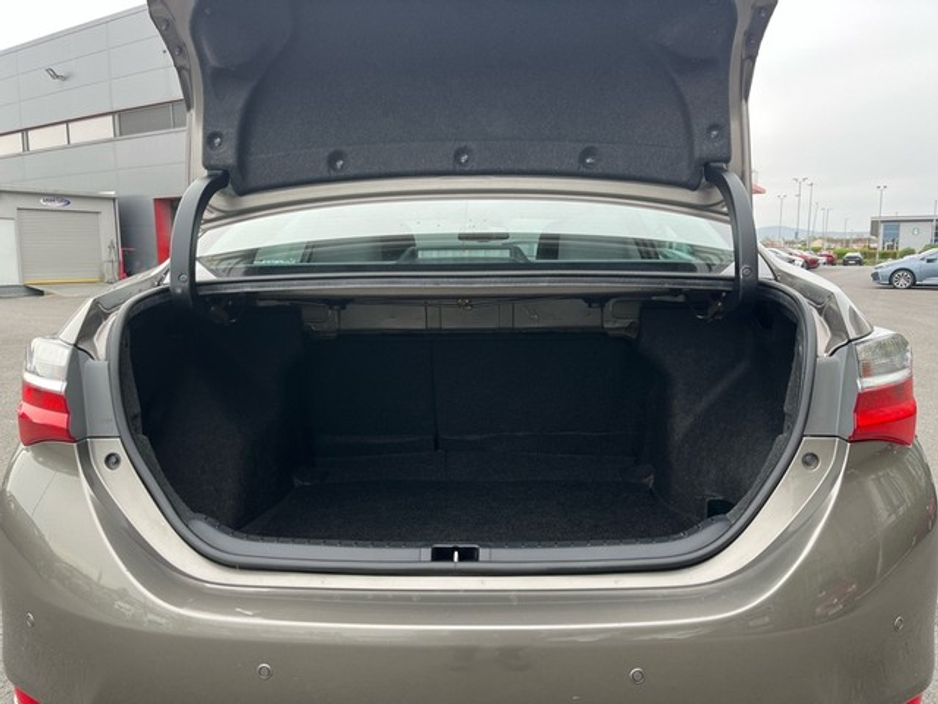 2018 Toyota Corolla - image 10