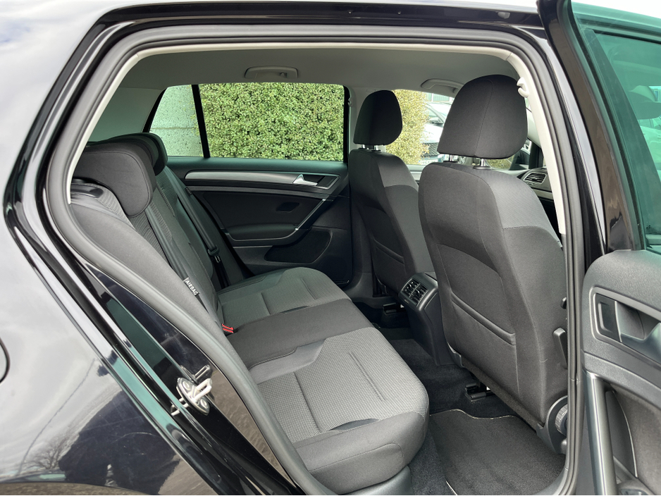 2018 Volkswagen Golf - image 9