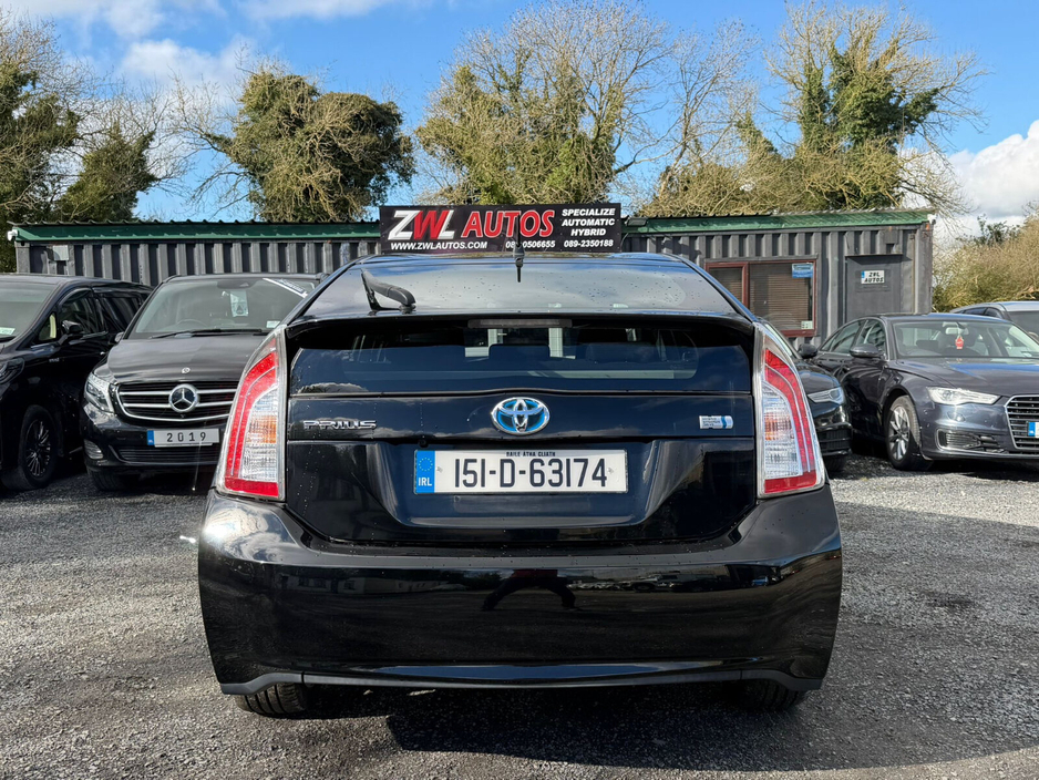 2015 Toyota Prius - image 8