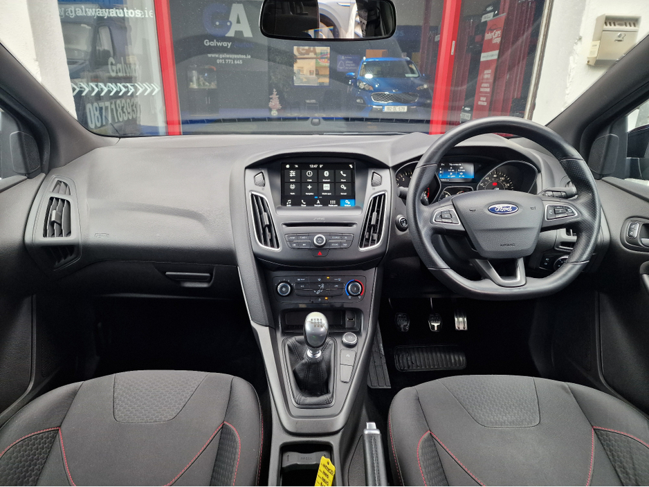 2018 Ford Focus - image 25