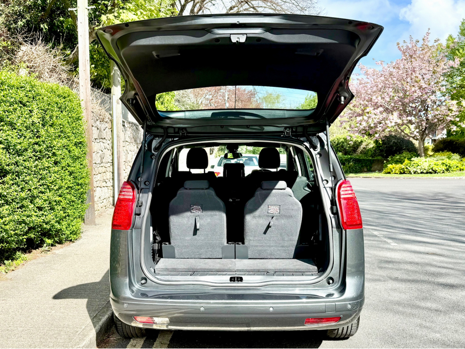 2016 Peugeot 5008 - image 13