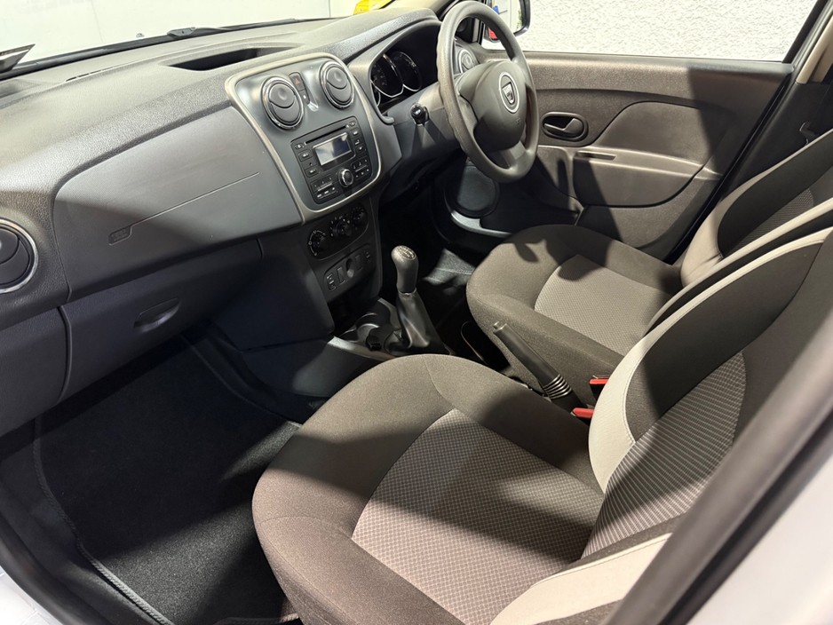 2016 Dacia Logan - image 9