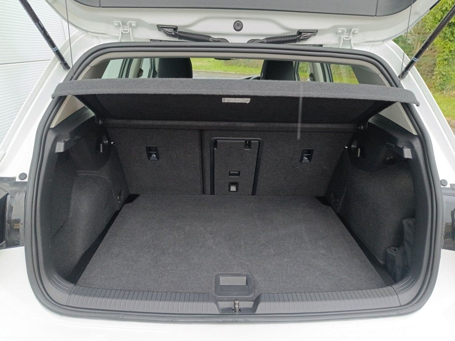 2024 Volkswagen Golf - image 19