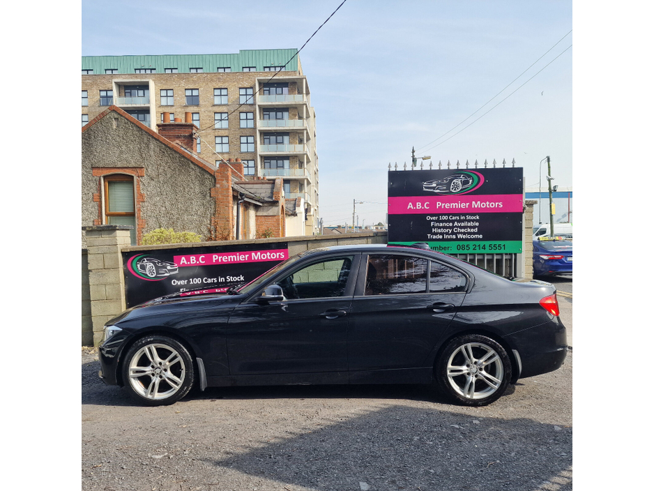 2013 BMW 3 Series - image 8