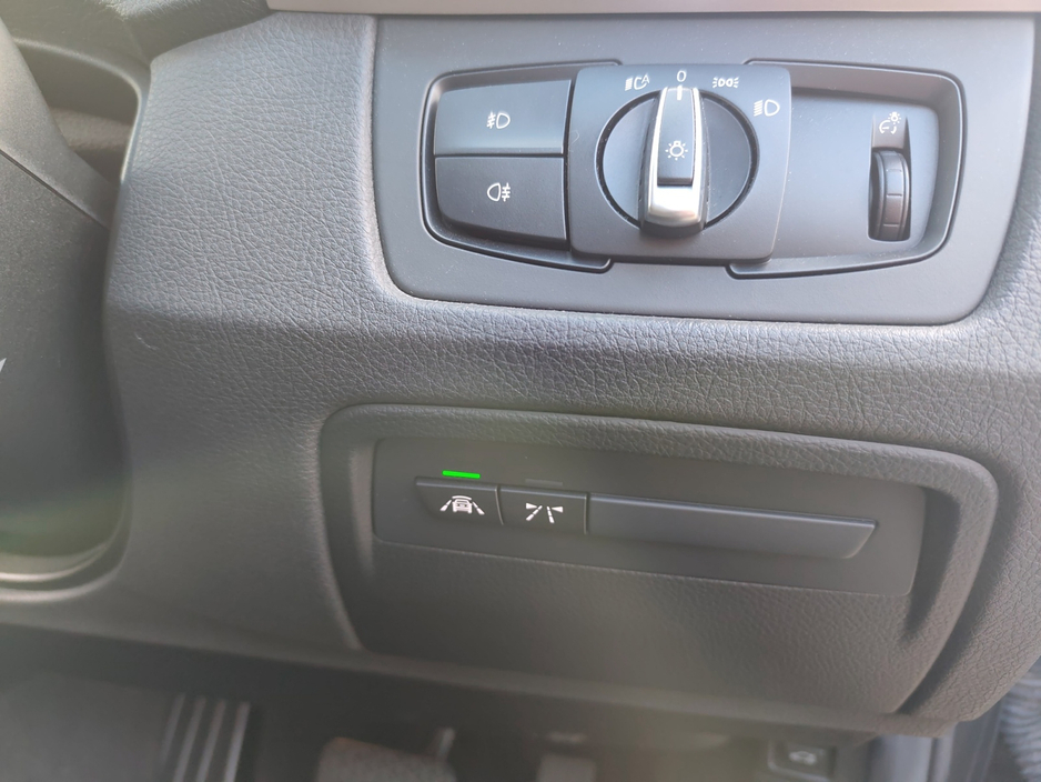 2015 BMW 3 Series - image 14