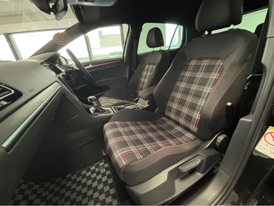 2018 Volkswagen Golf - image 11