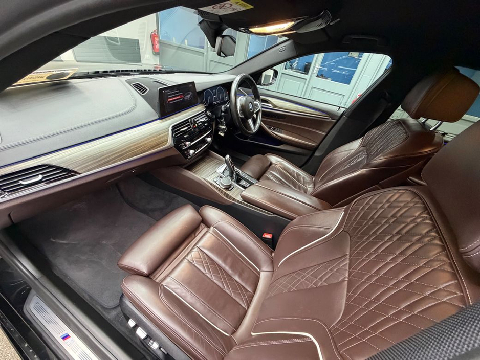 2019 BMW 5 Series - image 28