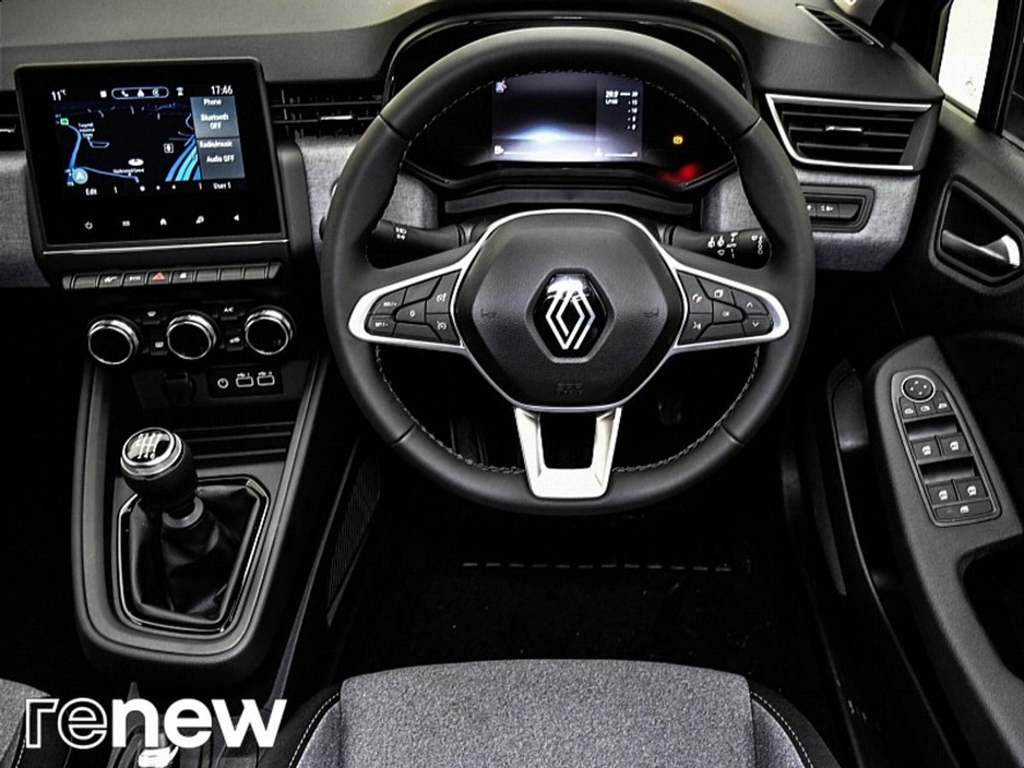 2025 Renault Clio - image 2