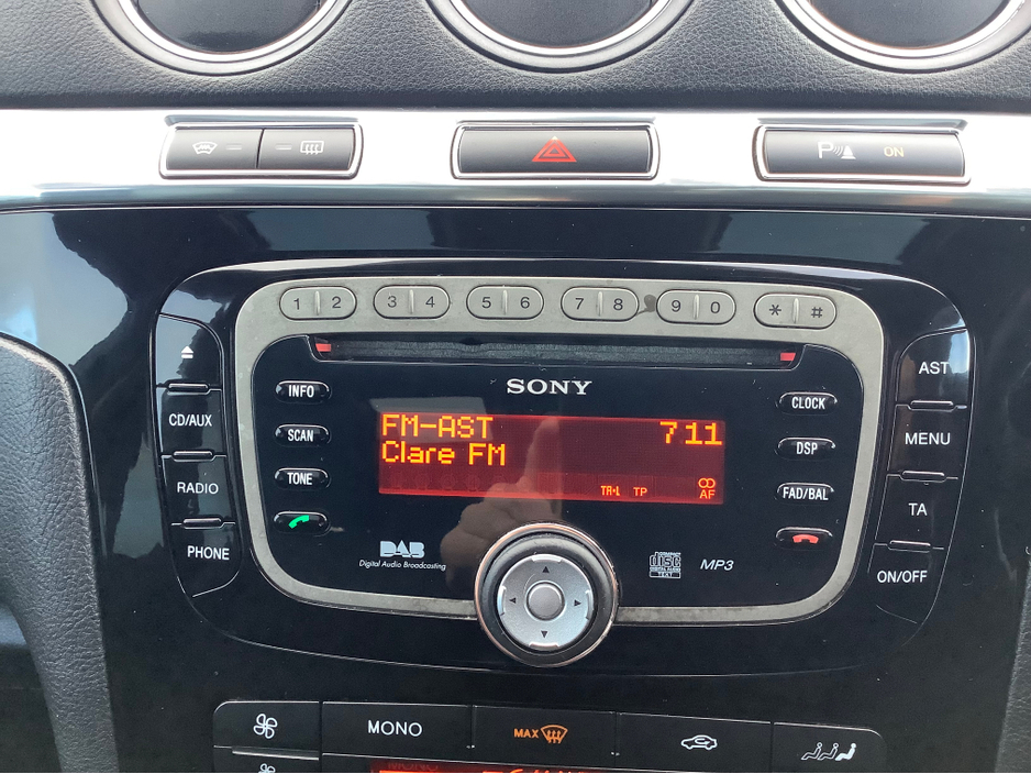 2011 Ford Galaxy - image 2