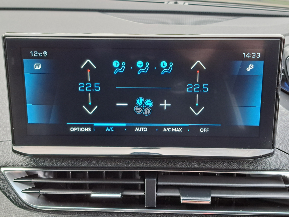 2022 Peugeot 3008 - image 26