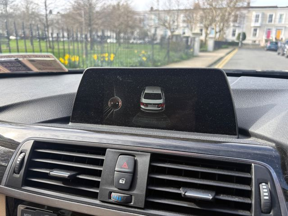 2016 BMW 3 Series - image 9