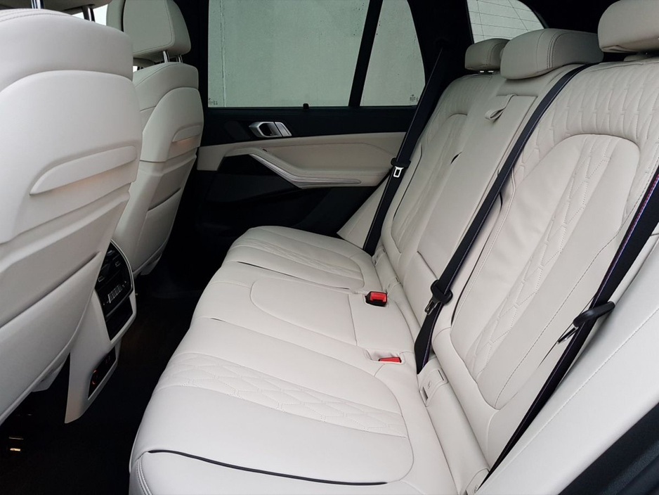 2025 BMW X5 xDrive50e M Sport