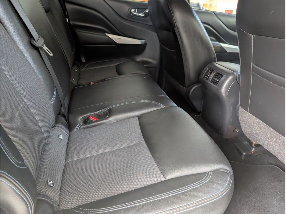 2021 Nissan Navara - image 8