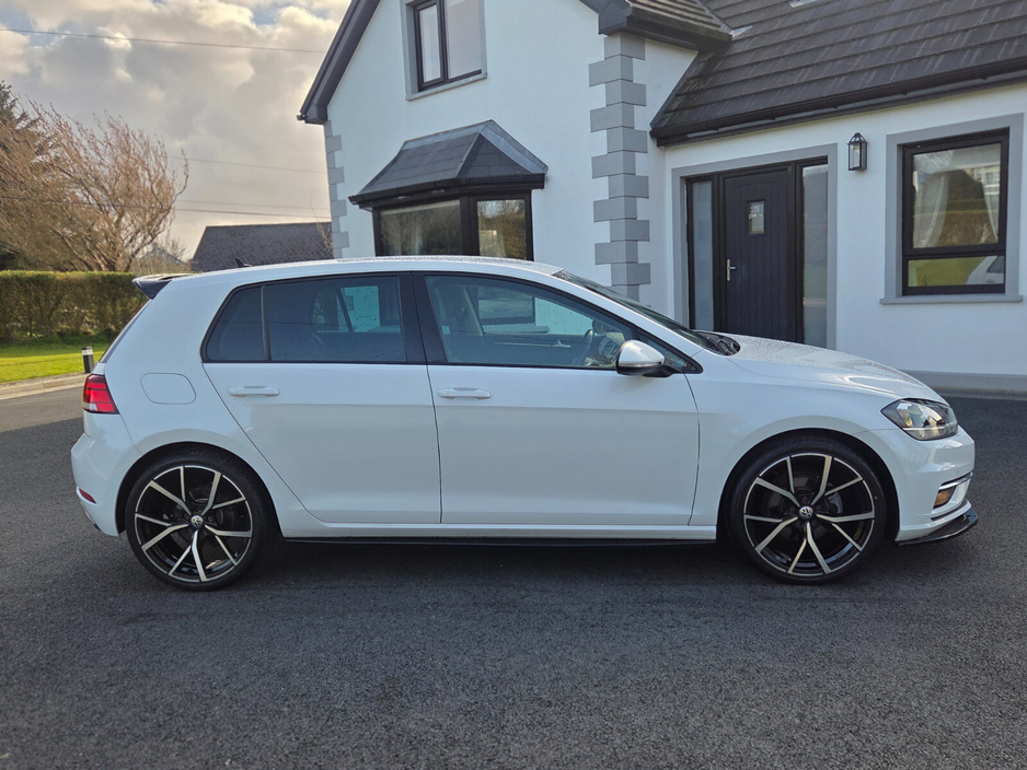 2019 Volkswagen Golf - image 5