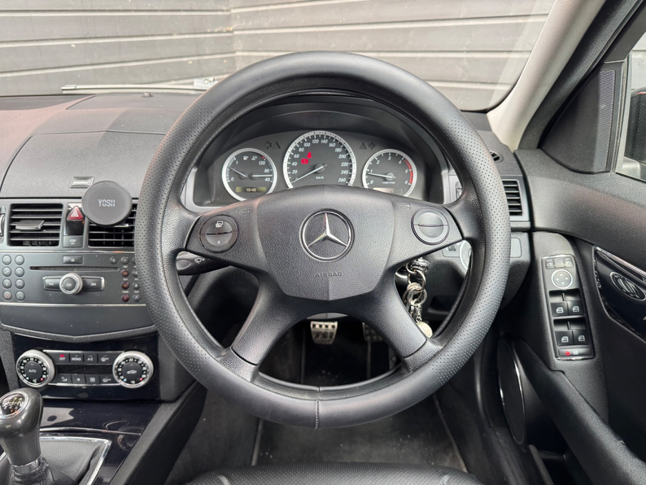 2009 Mercedes-Benz C Class - image 13