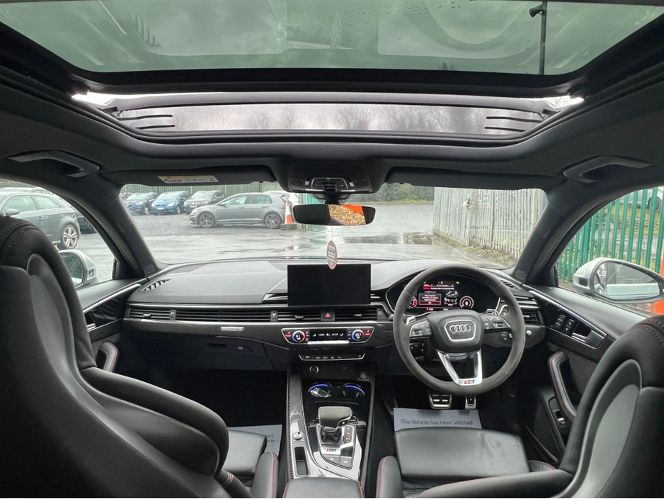 2021 Audi RS4 - image 12