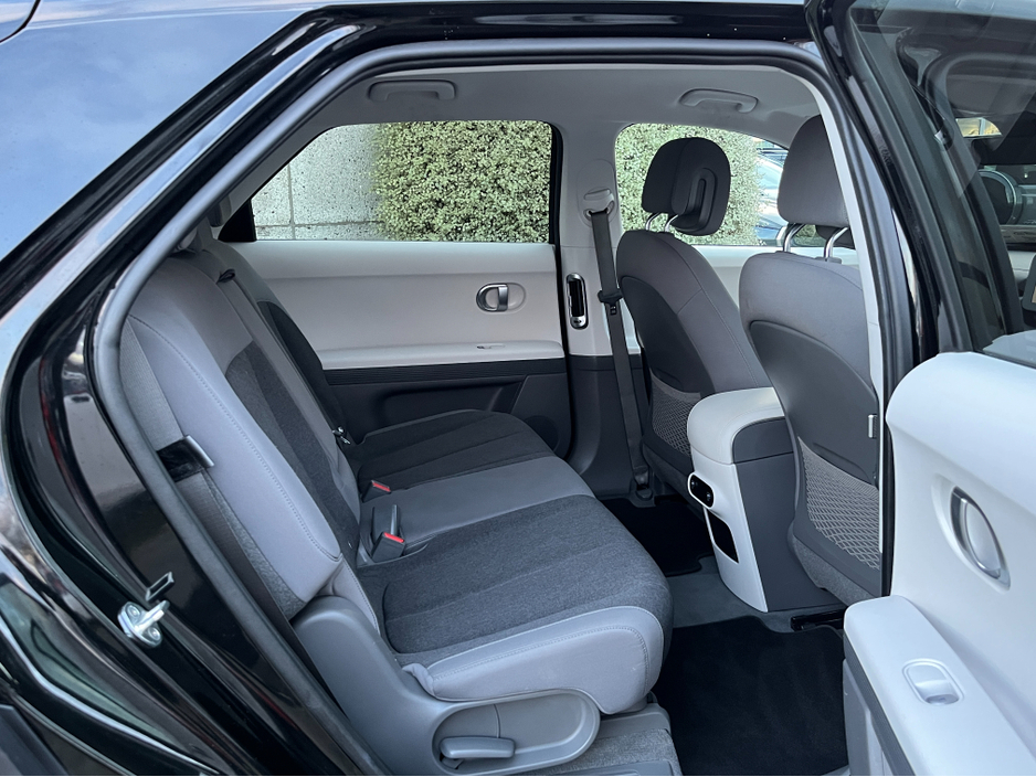 2023 Hyundai Ioniq 5 EXECUTIVE 58KW //HEATED SEATS AND STEERING WHEEL//ADAPTIVE CRUISE CONTROL//WIRELESS PHONE CHARGING// €24,950