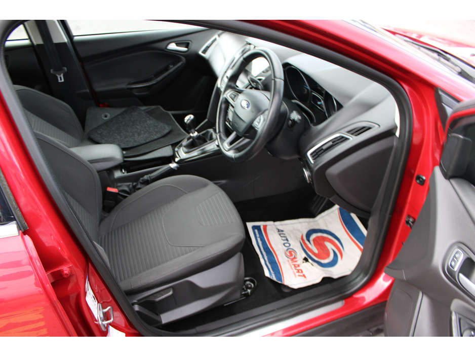 2018 Ford Focus - image 11