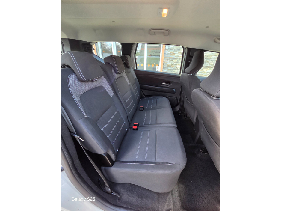 2022 Dacia Jogger - image 28