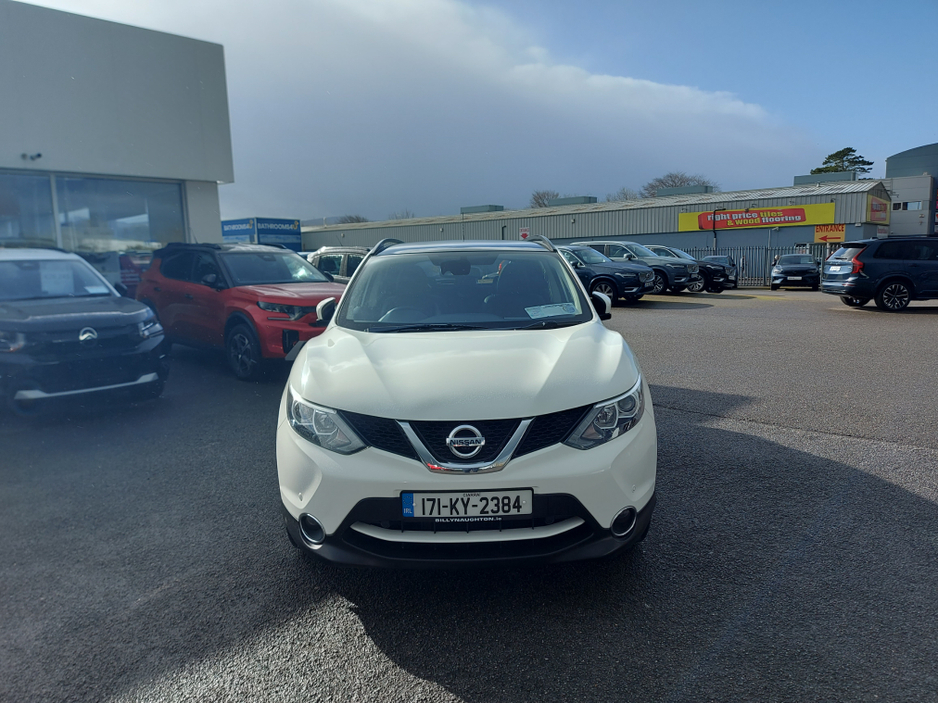 2017 Nissan Qashqai - image 2