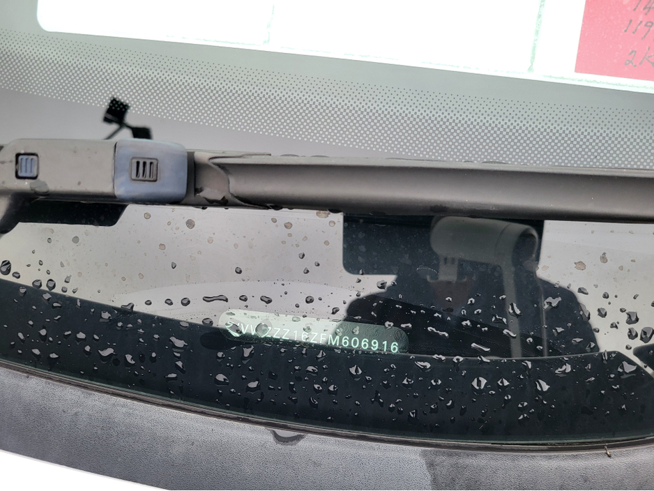 2014 Volkswagen Beetle - image 26