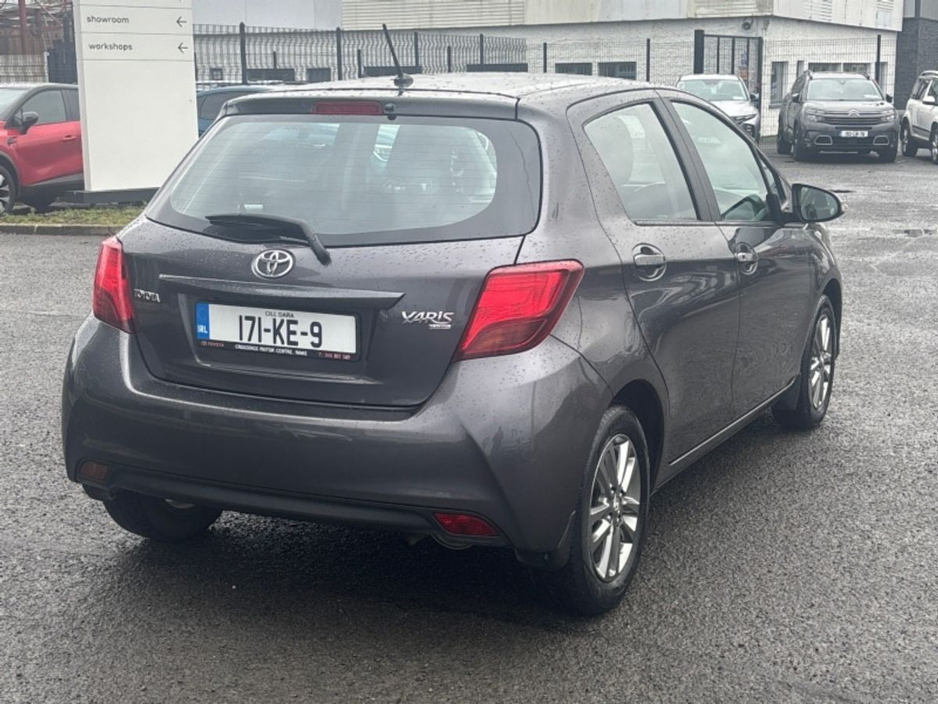 2017 Toyota Yaris - image 7