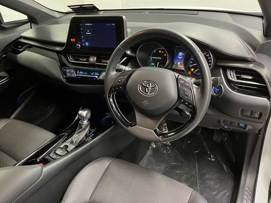 2022 Toyota C-HR - image 9