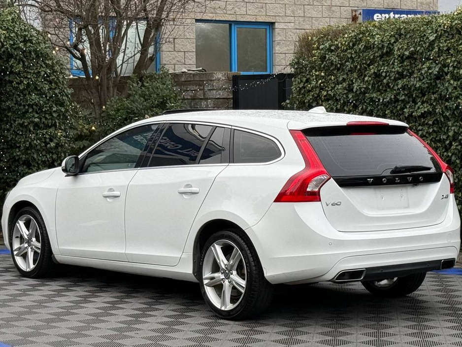 2017 Volvo V60 D4 CLASSIC 2.0 D // OPENING SUNROOF // LEATHER HEATED SEATS // REVERSE CAMERA €18,950