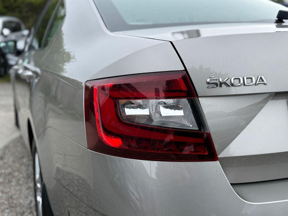 2017 Skoda Octavia - image 31