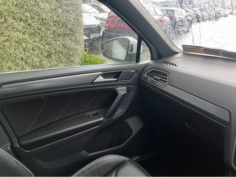 2020 Volkswagen Tiguan R-LINE 4MOTION AUTOMATIC 2.0 DIESEL //MASSIVE SPEC//DYNAUDIO SOUND SYSTEM//FULL LEATHER HEATED SEATS//360 PARKING CAMERAS//HEAD UP DISPLAY// €35,950