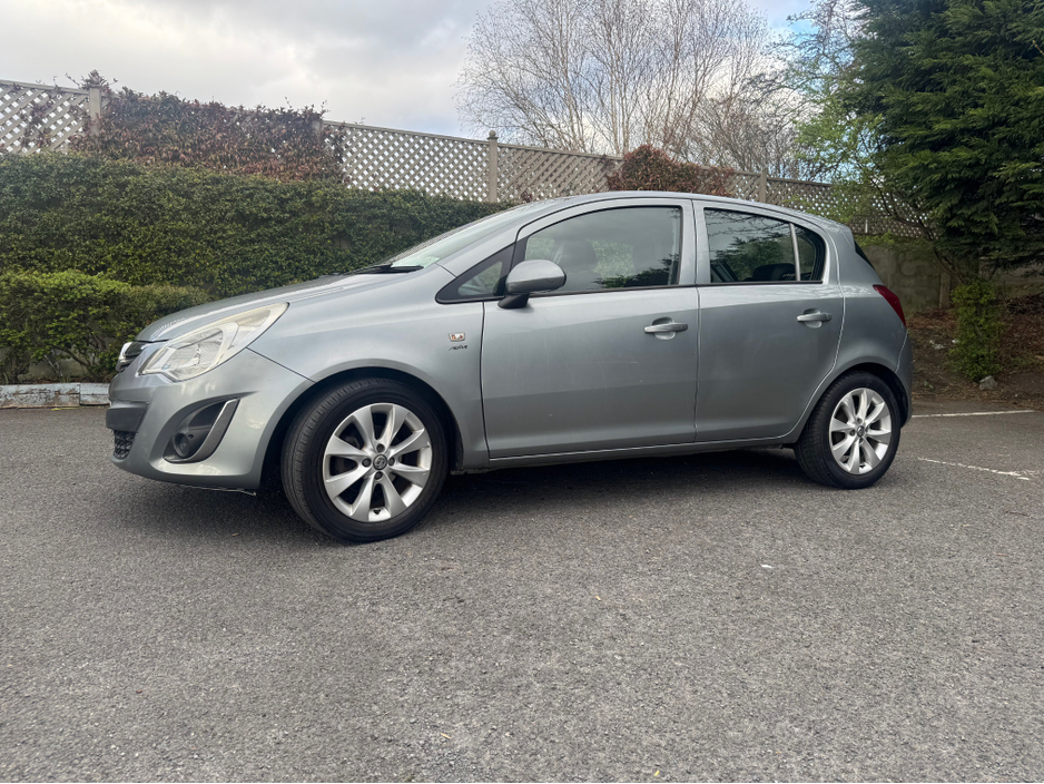 2012 Vauxhall Corsa - image 4
