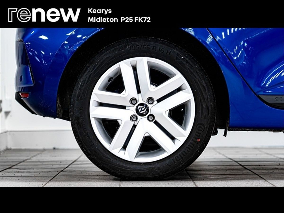 2025 Renault Clio - image 9