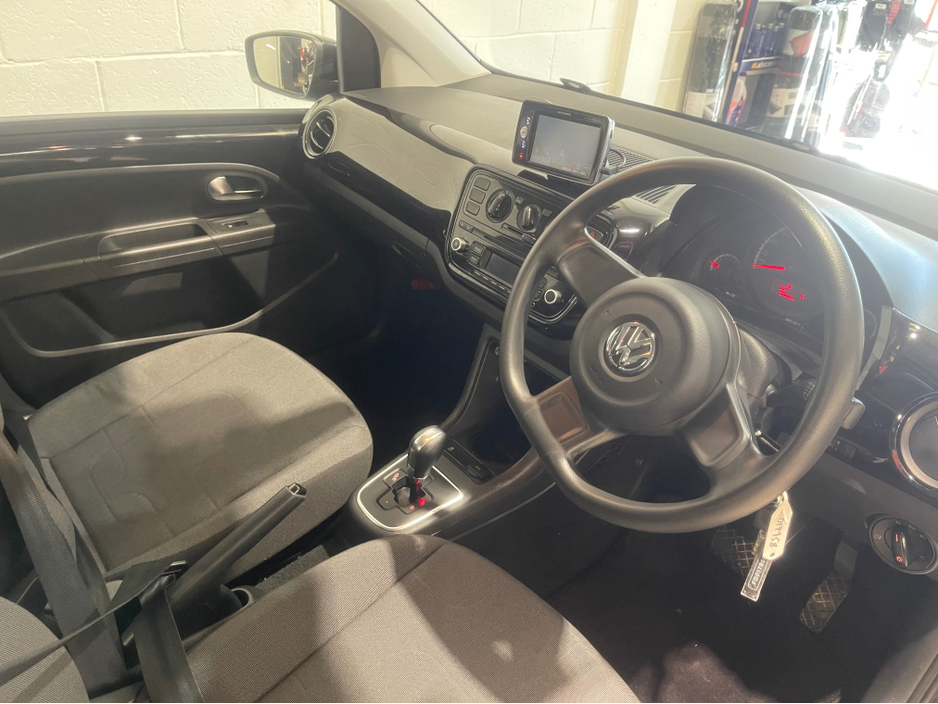 2014 Volkswagen up! - image 12