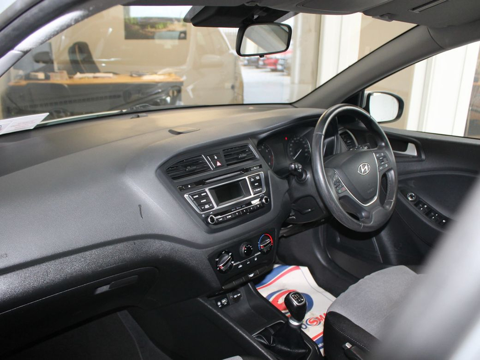 2015 Hyundai i20 - image 9