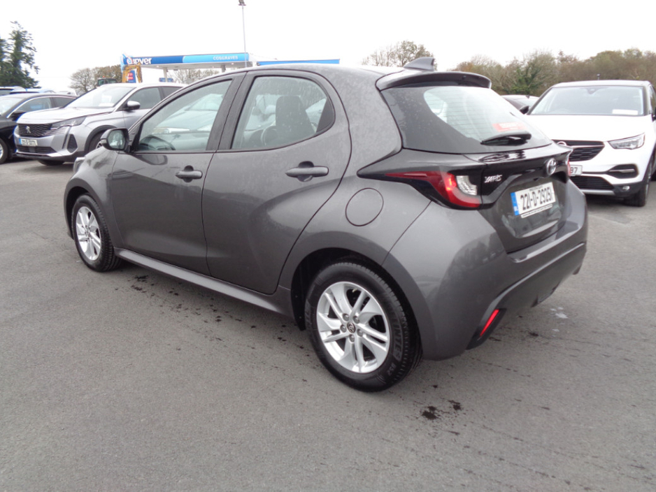2022 Toyota Yaris - image 3