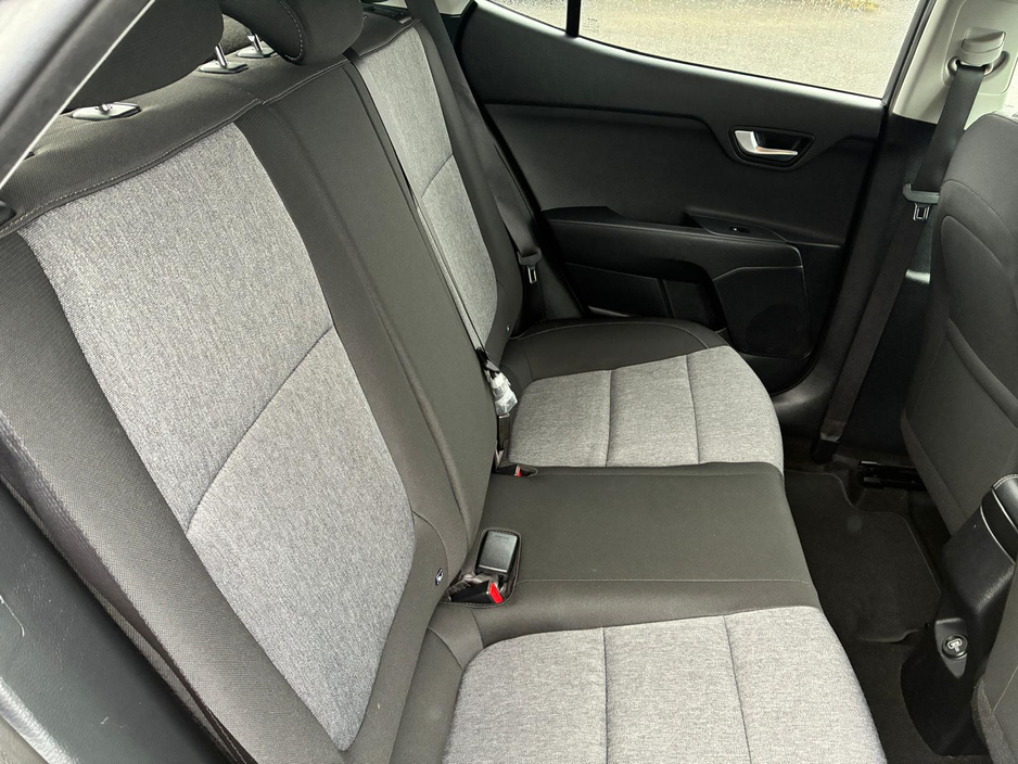2025 Kia Stonic - image 7